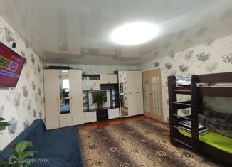 Продам 2-ком. квартиру, 43 м2, Екатеринбург, Верх-Исетский район, улица Викулова, 33/1