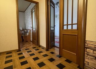 Продам 4-комнатную квартиру, 75.5 м2, Армавир, улица Володарского, 16