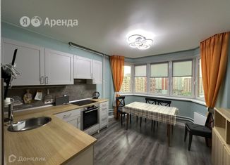 Двухкомнатная квартира в аренду, 60 м2, Москва, улица Вертолётчиков, 11, район Некрасовка
