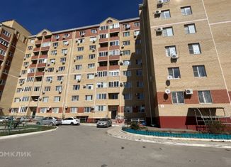 Продаю трехкомнатную квартиру, 61.7 м2, Элиста, 10-й микрорайон, 15к5, 10-й микрорайон