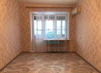 Продается 3-комнатная квартира, 50 м2, Астраханская область, улица Максима Горького, 100