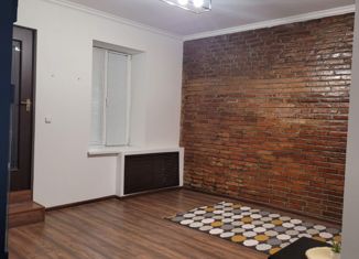 Продам 1-комнатную квартиру, 30 м2, Нальчик, улица Чехова, 11, район Центр