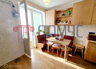 Трехкомнатная квартира на продажу, 64.7 м2, поселок городского типа Заозерное, Зелёная улица, 3