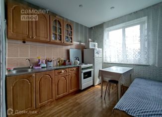 Продается 1-комнатная квартира, 32 м2, Челябинская область, улица Братьев Кашириных, 97