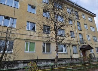 Продается 2-комнатная квартира, 42.5 м2, поселок городского типа Мурмаши, Советская улица, 23