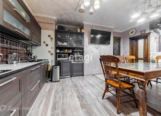 Продам 4-ком. квартиру, 122.8 м2, Санкт-Петербург, улица Ворошилова, 33к1