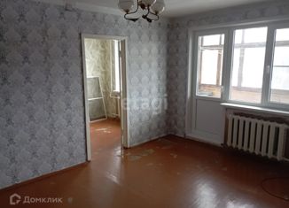 Продаю 2-ком. квартиру, 45.7 м2, Остров, улица Меркурьева, 4