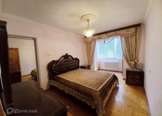 Продается 4-ком. квартира, 100 м2, Нальчик, улица Атажукина, 8, район Предгорный