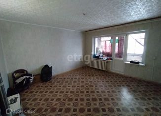 Продается 2-ком. квартира, 50 м2, Курганская область, улица 8 Марта, 11