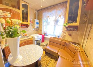 Продается 2-ком. квартира, 47 м2, Кировград, улица Свердлова, 70