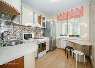 Продажа 2-комнатной квартиры, 48 м2, Екатеринбург, Октябрьский район, улица Большакова, 17