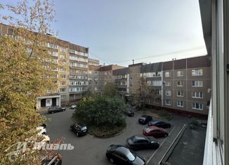 Продаю 4-комнатную квартиру, 78 м2, Москва, метро Волоколамская, Митинская улица, 15