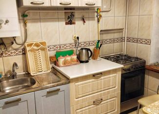 Продается 2-ком. квартира, 60 м2, Севастополь, улица Адмирала Октябрьского, 13