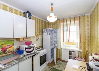 Сдается трехкомнатная квартира, 65 м2, Тюмень, Амурская улица, 68