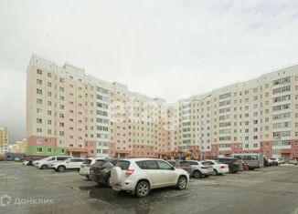 Продается 1-комнатная квартира, 39 м2, Тюменская область, улица Героев Самотлора, 26
