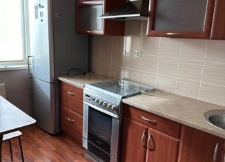 Сдается в аренду двухкомнатная квартира, 50 м2, Калуга, улица Салтыкова-Щедрина, 74к2