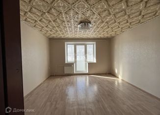 Продам 2-ком. квартиру, 52.8 м2, Кыштым, Комсомольская улица, 25