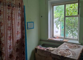Четырехкомнатная квартира на продажу, 55 м2, поселок Комсомольский, улица Мира, 70