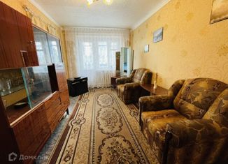 Продаю двухкомнатную квартиру, 42 м2, Новошахтинск, улица Гайдара, 8