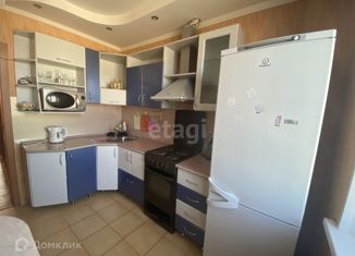 Трехкомнатная квартира в аренду, 65 м2, Тобольск, 8-й микрорайон, 31