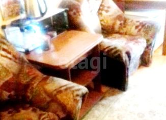 Сдам в аренду 3-ком. квартиру, 15 м2, Владивосток, Енисейская улица, 18, Советский район