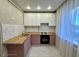 Продажа 2-ком. квартиры, 52 м2, Киров, улица Свободы, 13