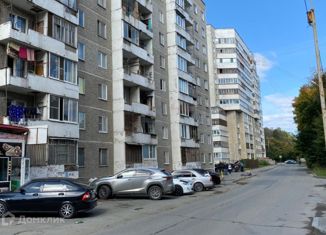 Продается комната, 70 м2, Екатеринбург, Агрономическая улица, 6А