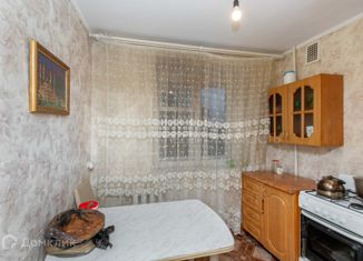 Продам трехкомнатную квартиру, 50 м2, Тюмень, улица Карла Маркса, 12, Калининский округ