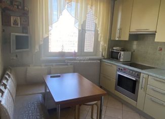 Продам 3-ком. квартиру, 75 м2, Москва, улица Декабристов, 20к2, улица Декабристов