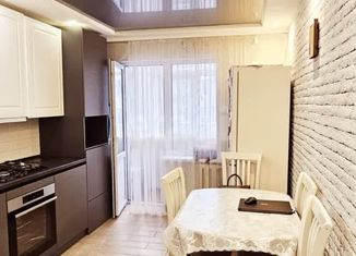 Продается 3-комнатная квартира, 64 м2, Владикавказ, улица Братьев Щукиных, 60
