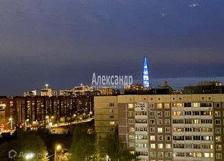 Трехкомнатная квартира на продажу, 80 м2, Санкт-Петербург, метро Комендантский проспект, Комендантский проспект, 32к1