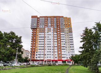 Продаю 2-комнатную квартиру, 75 м2, Екатеринбург, улица Фрезеровщиков, 5, метро Уралмаш