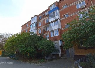 Продам трехкомнатную квартиру, 63.6 м2, Апшеронск, улица Комарова, 103