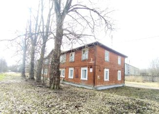 Продается двухкомнатная квартира, 47 м2, городской посёлок Красный Бор, Комсомольская улица, 3