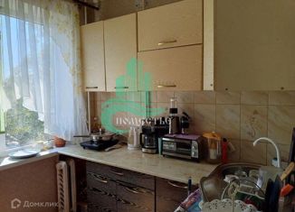 Продается 4-комнатная квартира, 66 м2, Керчь, улица Кирова, 65