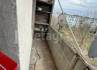 Трехкомнатная квартира на продажу, 66.8 м2, поселок городского типа Мирный, Школьная улица, 12