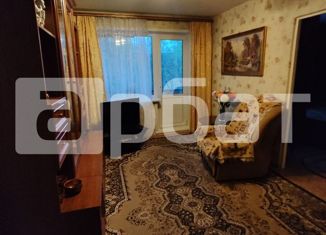 Продается четырехкомнатная квартира, 60 м2, Нижегородская область, бульвар 60-летия Октября, 17