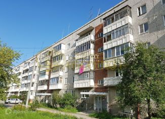 Продам 3-ком. квартиру, 64.4 м2, Дегтярск, Клубная улица, 12
