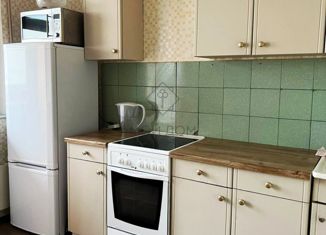 Сдам в аренду однокомнатную квартиру, 40 м2, Москва, Уваровский переулок, 10к2, район Митино