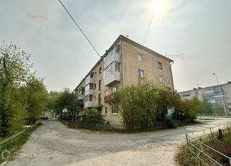 Продаю 3-ком. квартиру, 55 м2, Сысерть, улица Розы Люксембург, 60