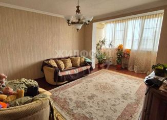 Продается 3-комнатная квартира, 65 м2, Астрахань, улица Рылеева, 90