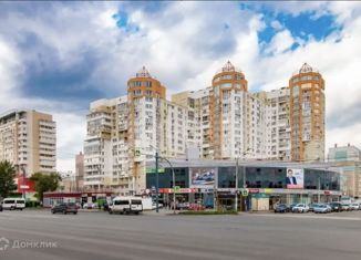 Продаю 3-комнатную квартиру, 65 м2, Челябинск, улица Чайковского, 58