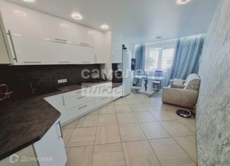 Продаю 2-ком. квартиру, 64 м2, Каменск-Уральский, Комсомольский бульвар, 32