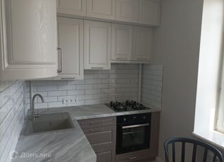 Сдается в аренду 2-ком. квартира, 46 м2, Челябинск, Металлургический район, улица Дегтярёва, 47