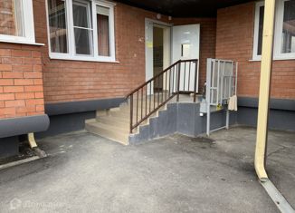 Трехкомнатная квартира на продажу, 65.2 м2, поселок городского типа Черноморский, улица Суворова, 3