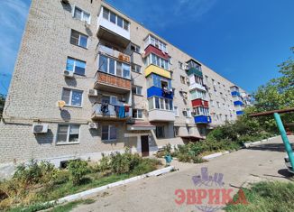 Продам трехкомнатную квартиру, 62.1 м2, Крымск, Линейная улица, 2А