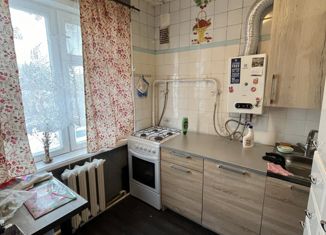 Продается 3-комнатная квартира, 61 м2, Новгородская область, улица Белова, 12