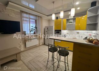 Продаю 2-комнатную квартиру, 64 м2, Тюмень, улица Космонавтов, 6к1