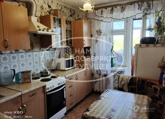 Продаю четырехкомнатную квартиру, 74 м2, Глазов, улица Калинина, 7