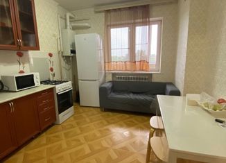 Сдаю в аренду 1-ком. квартиру, 40 м2, Армавир, Комсомольская улица, 162